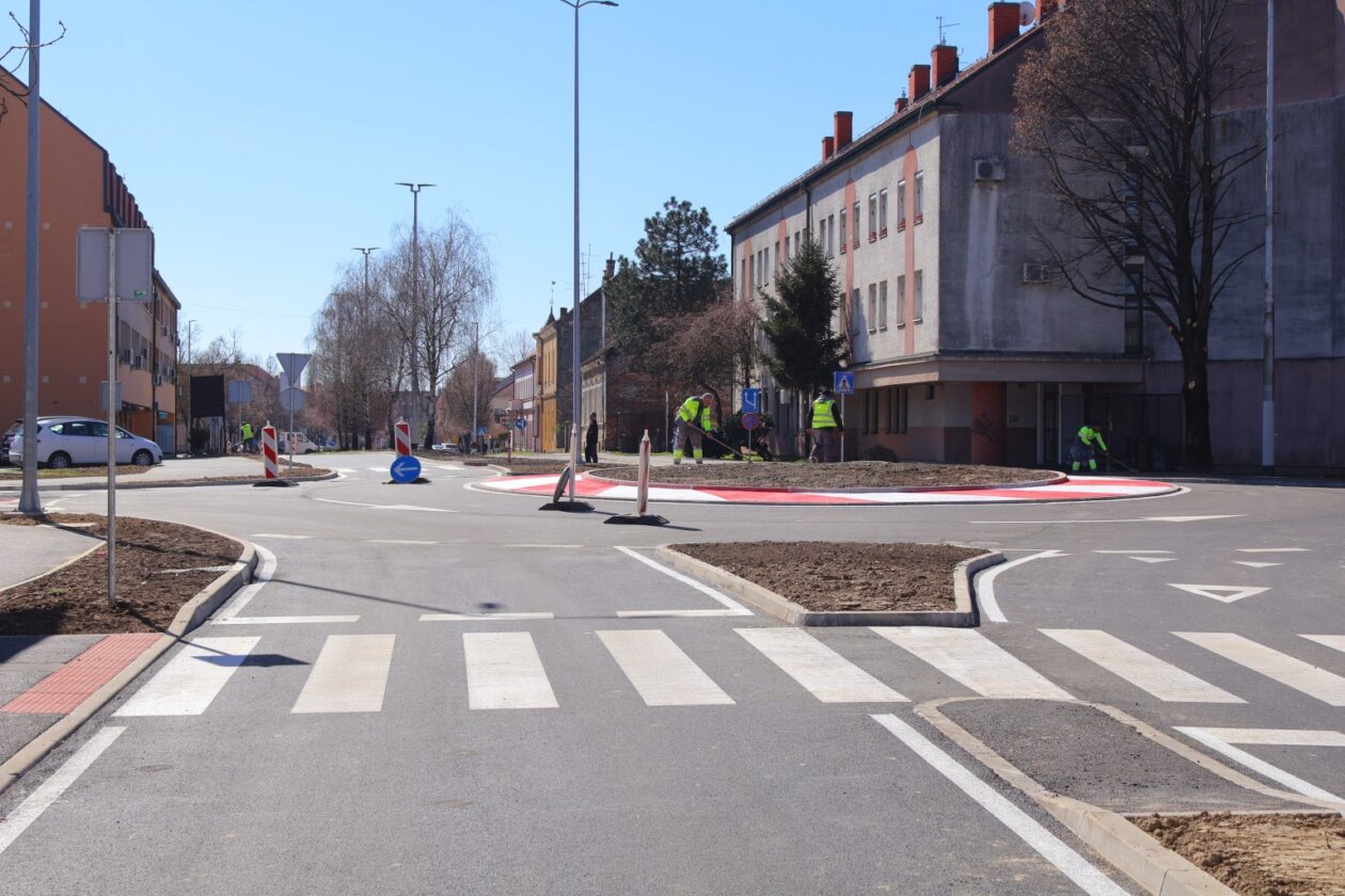 novo kružno raskrižje na križanju Ulice Tome Masaryka i Ivama Mažuranića u Čakovcu (12) novo kružno raskrižje na križanju Ulice Tome Masaryka i Ivama Mažuranića u Čakovcu (12)
