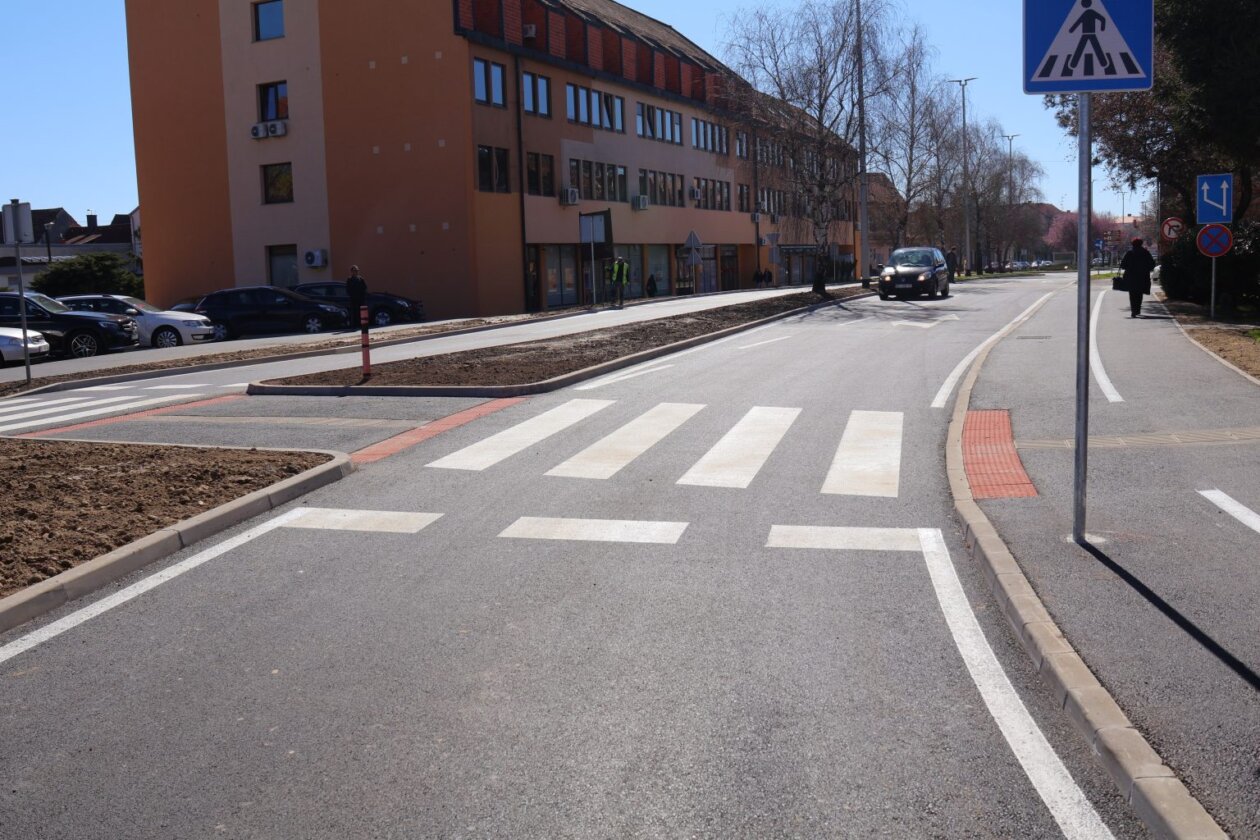 novo kružno raskrižje na križanju Ulice Tome Masaryka i Ivama Mažuranića u Čakovcu (16) novo kružno raskrižje na križanju Ulice Tome Masaryka i Ivama Mažuranića u Čakovcu (16)