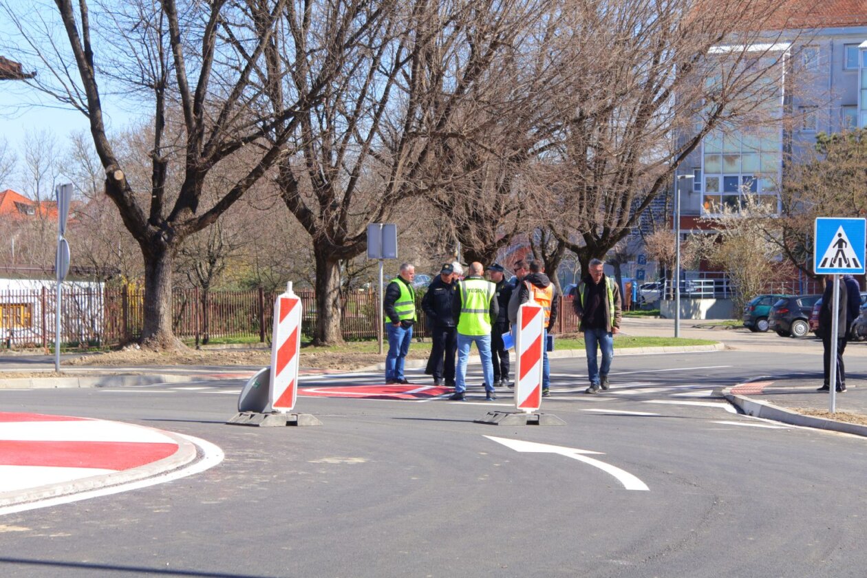 novo kružno raskrižje na križanju Ulice Tome Masaryka i Ivama Mažuranića u Čakovcu (19) novo kružno raskrižje na križanju Ulice Tome Masaryka i Ivama Mažuranića u Čakovcu (19)