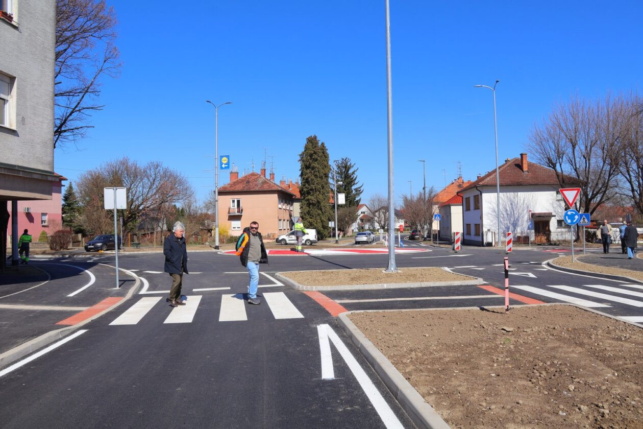 novo kružno raskrižje na križanju Ulice Tome Masaryka i Ivama Mažuranića u Čakovcu (21) novo kružno raskrižje na križanju Ulice Tome Masaryka i Ivama Mažuranića u Čakovcu (21)