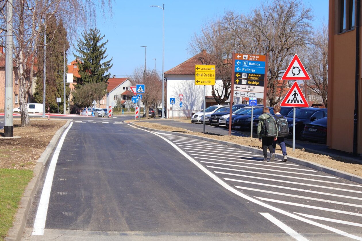 novo kružno raskrižje na križanju Ulice Tome Masaryka i Ivama Mažuranića u Čakovcu (24) novo kružno raskrižje na križanju Ulice Tome Masaryka i Ivama Mažuranića u Čakovcu (24)