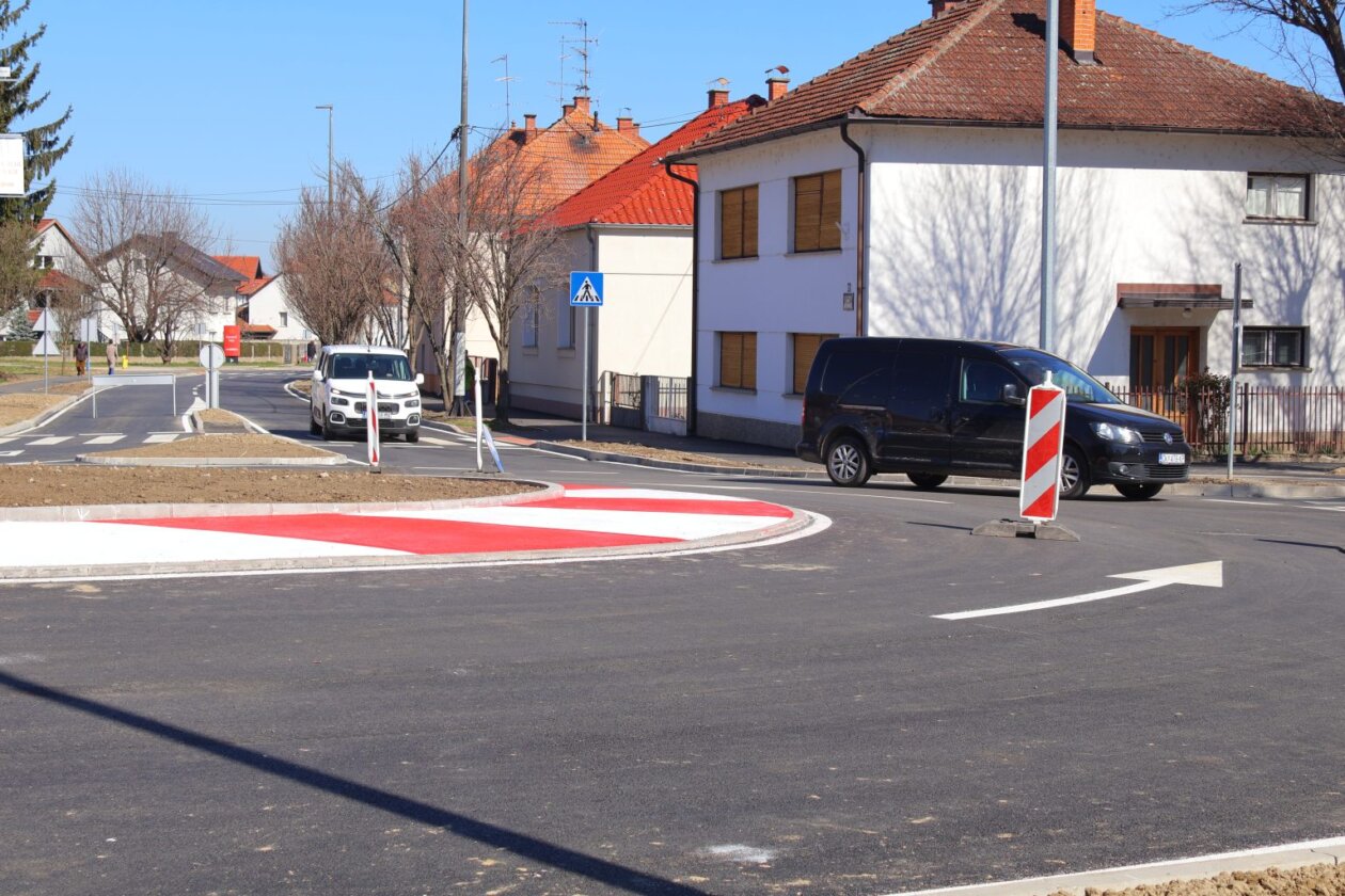 novo kružno raskrižje na križanju Ulice Tome Masaryka i Ivama Mažuranića u Čakovcu (7) novo kružno raskrižje na križanju Ulice Tome Masaryka i Ivama Mažuranića u Čakovcu (7)