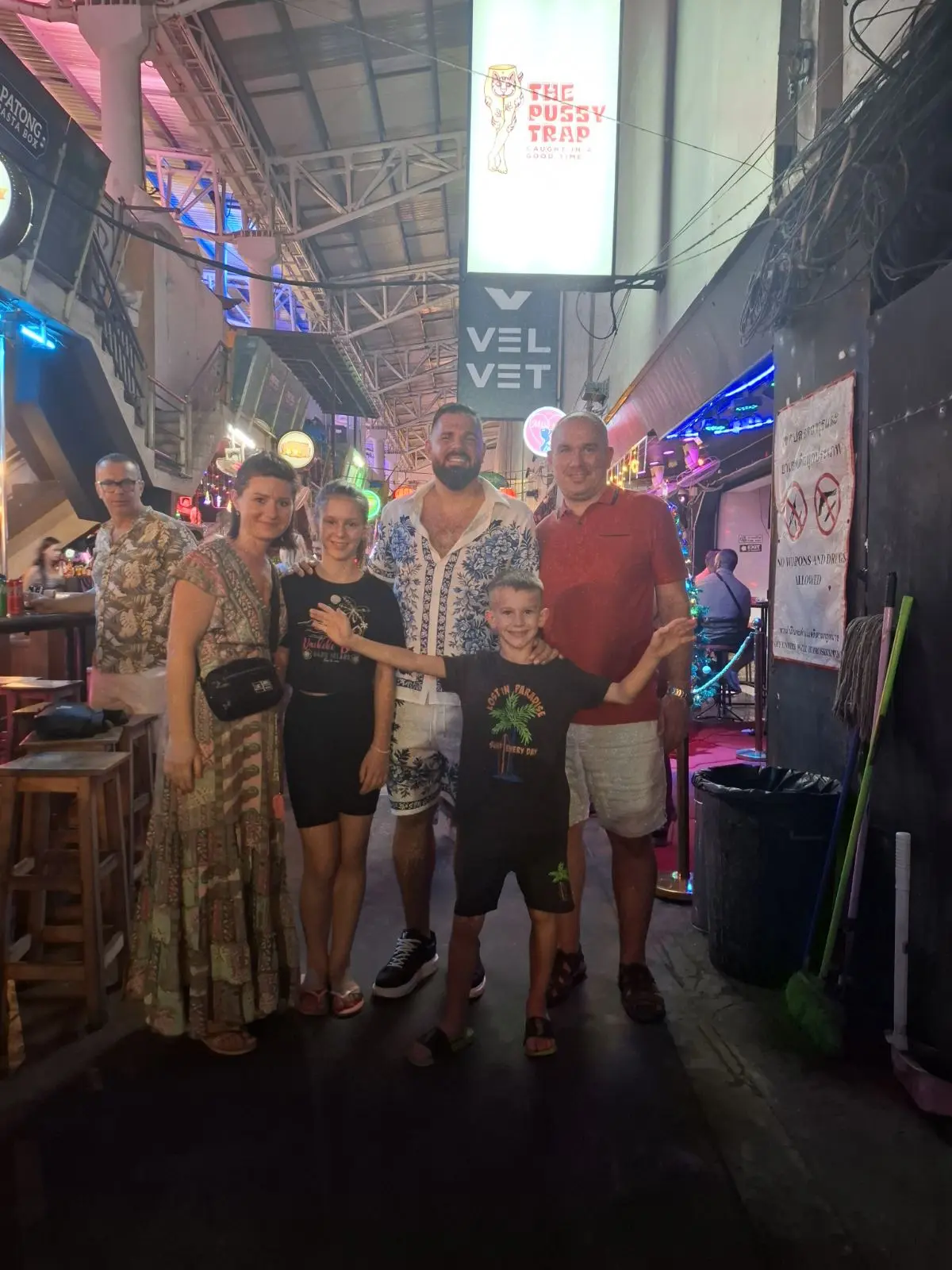 obitelj vrbanec, nikolina mario u tajlandu (1) obitelj vrbanec, nikolina mario u tajlandu (1)