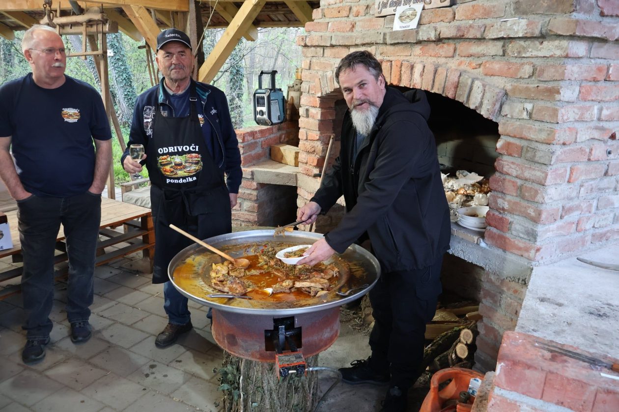 odrivaci pondelka (4) odrivaci pondelka (4)