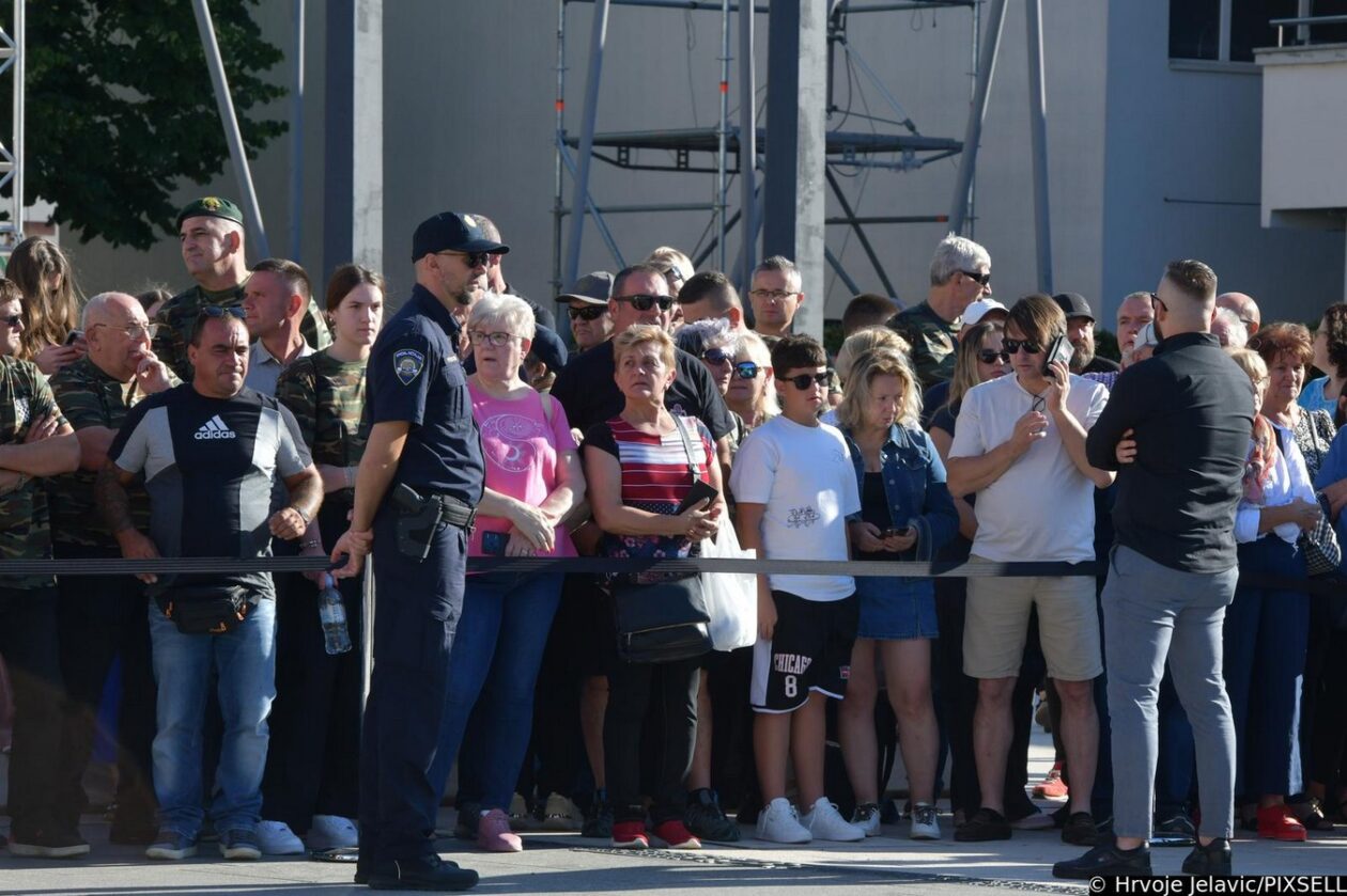 Knin: Dravni vrh na polaganju vijenaca na spomenik Oluja 95