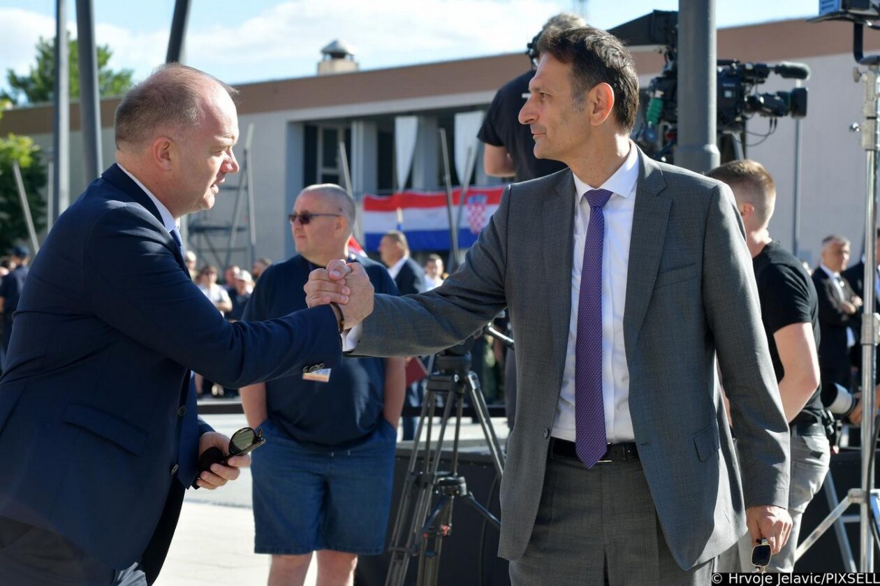 Knin: Dravni vrh na polaganju vijenaca na spomenik Oluja 95