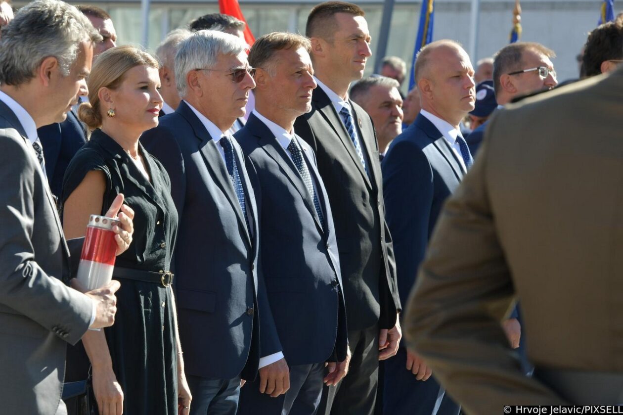 Knin: Dravni vrh na polaganju vijenaca na spomenik Oluja 95