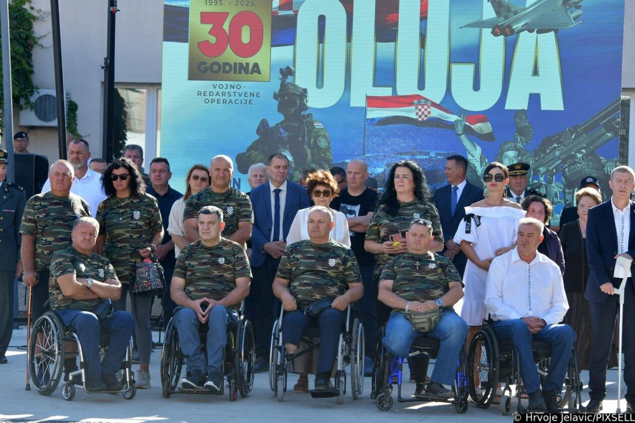 Knin: Dravni vrh na polaganju vijenaca na spomenik Oluja 95