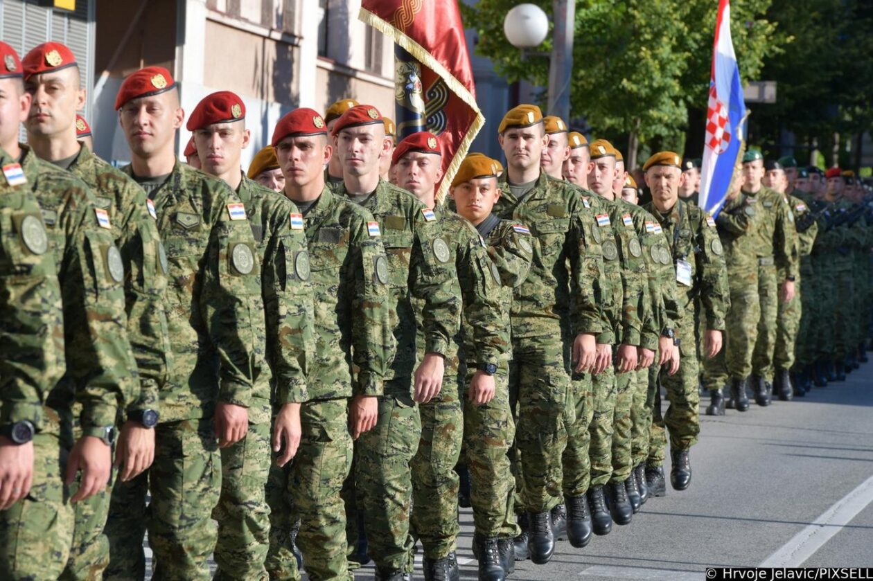 Knin: Dravni vrh na polaganju vijenaca na spomenik Oluja 95