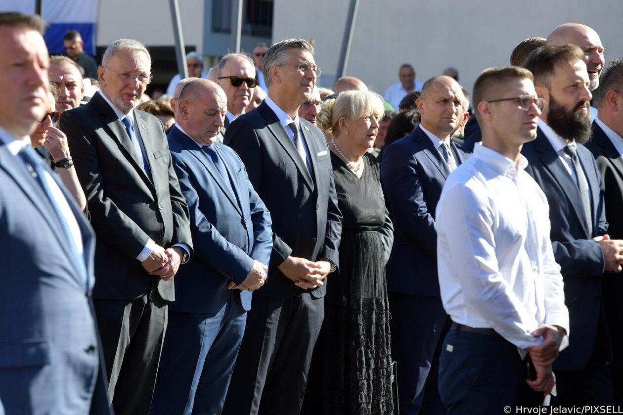 Knin: Dravni vrh na polaganju vijenaca na spomenik Oluja 95