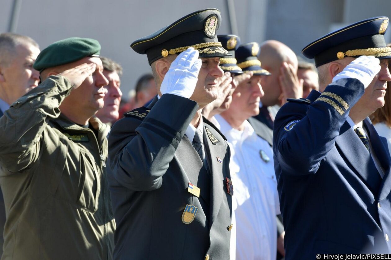 Knin: Dravni vrh na polaganju vijenaca na spomenik Oluja 95