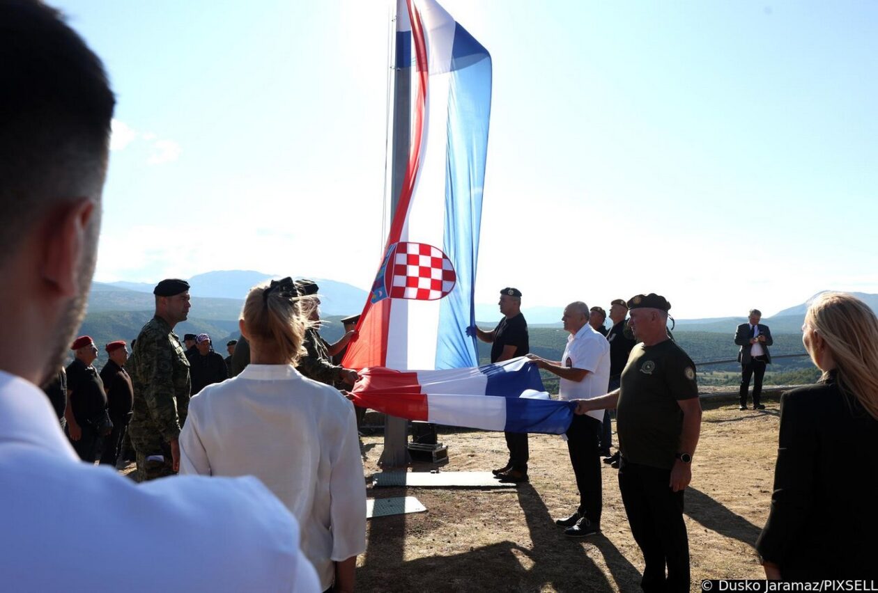 Na kninskoj tvrđavi podignuta hrvatska zastava