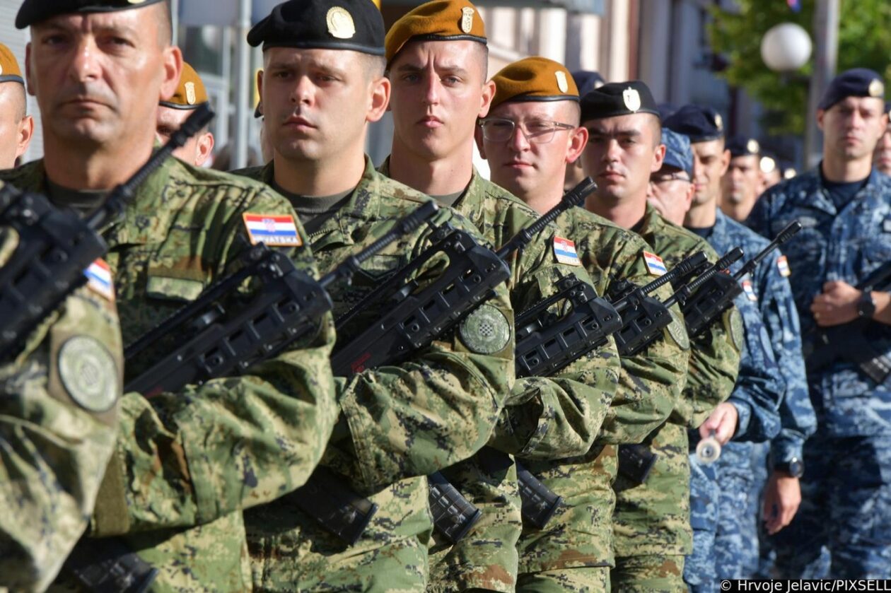 Knin: Dravni vrh na polaganju vijenaca na spomenik Oluja 95