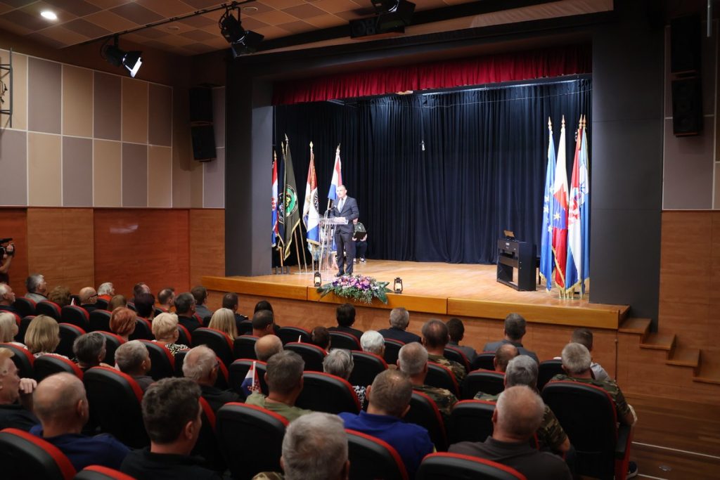 oluja,mala subotica (13) oluja,mala subotica (13)