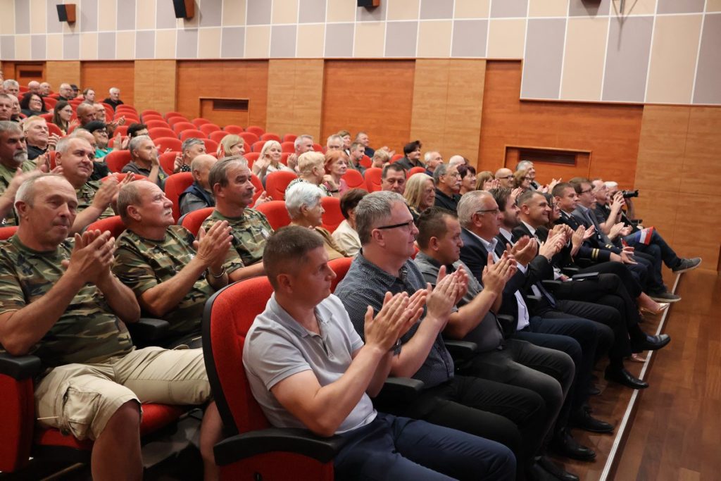 oluja,mala subotica (36) oluja,mala subotica (36)