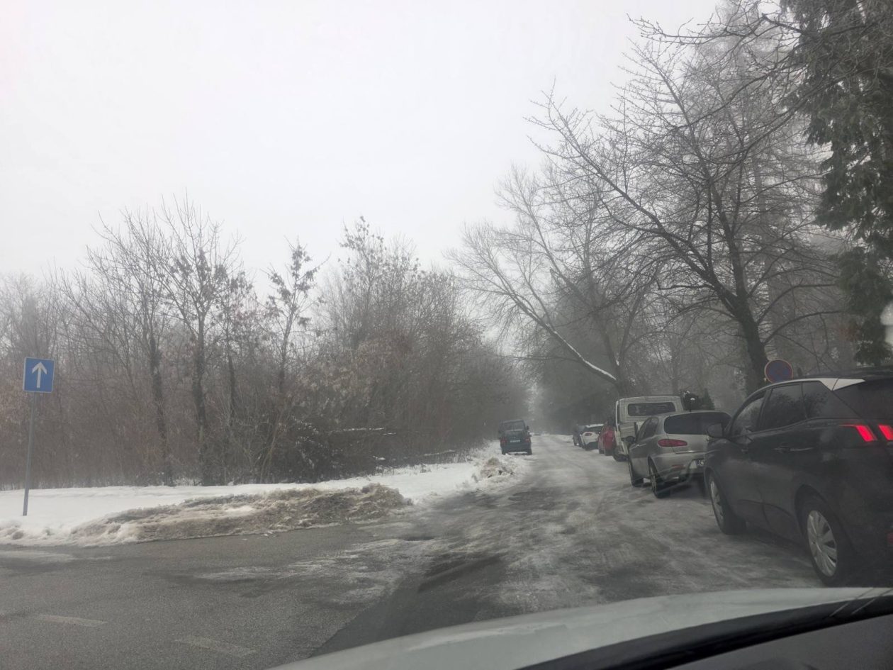 parkiralište bolnica snijeg gužva (10) parkiralište bolnica snijeg gužva (10)