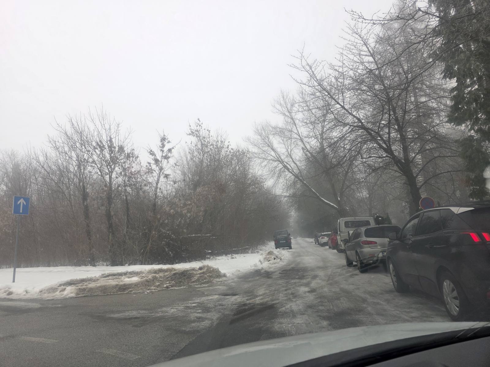 parkiralište bolnica snijeg gužva (10)