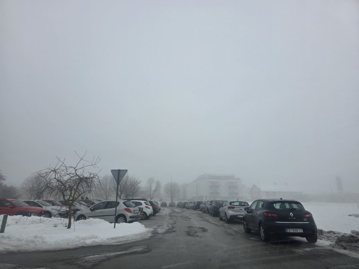 parkiralište bolnica snijeg gužva (11) parkiralište bolnica snijeg gužva (11)