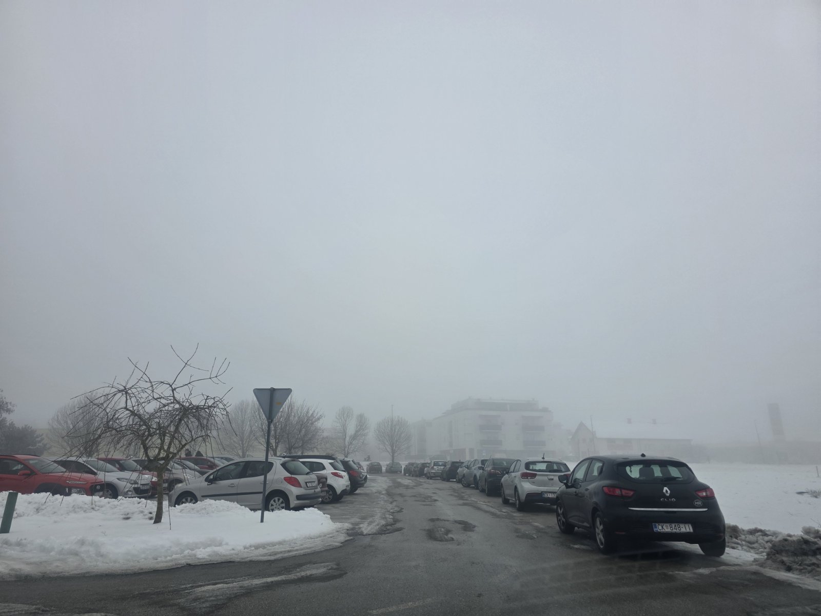 parkiralište bolnica snijeg gužva (11)