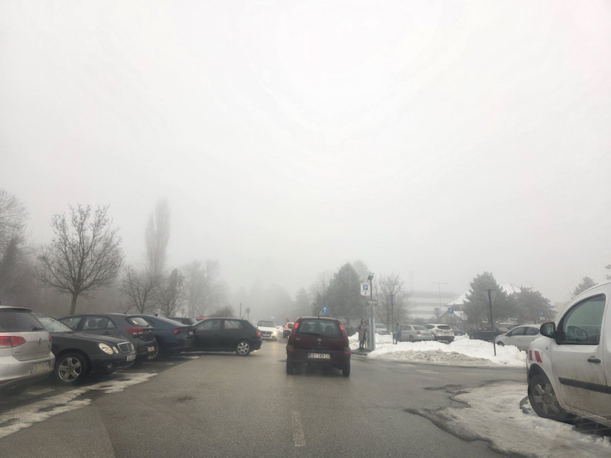 parkiralište bolnica snijeg gužva (12) parkiralište bolnica snijeg gužva (12)