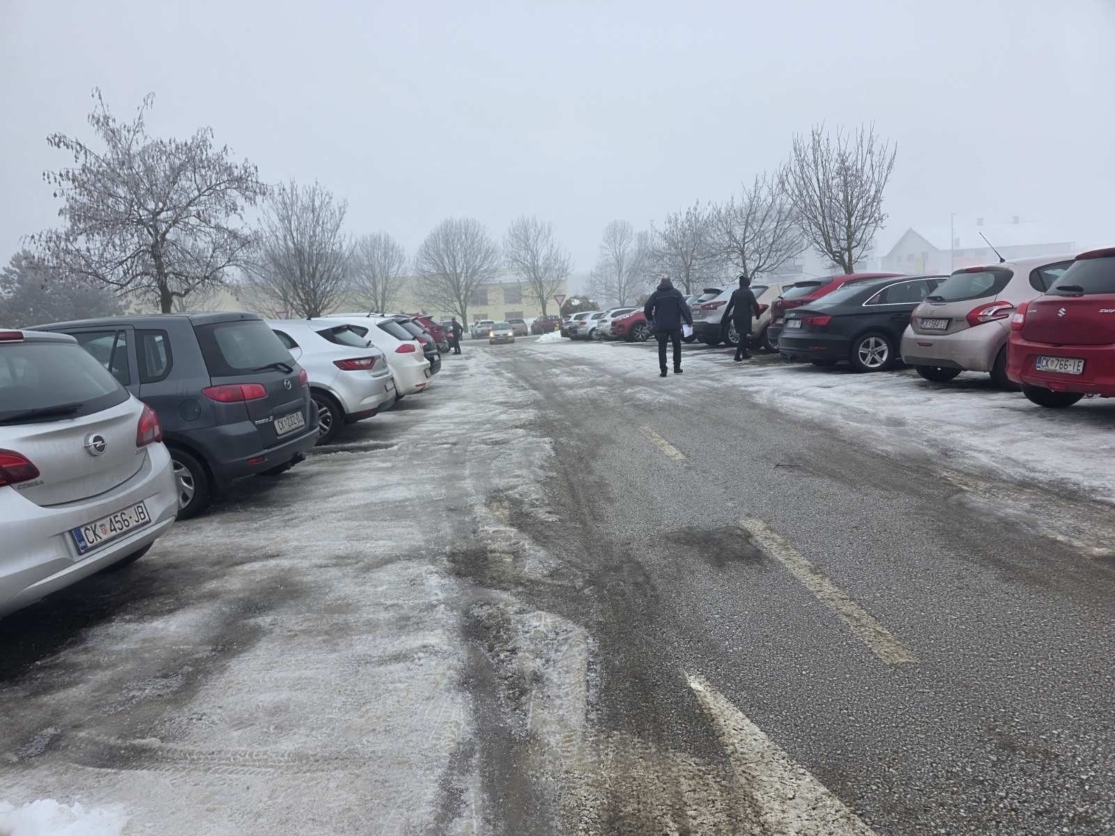 parkiralište bolnica snijeg gužva (13)