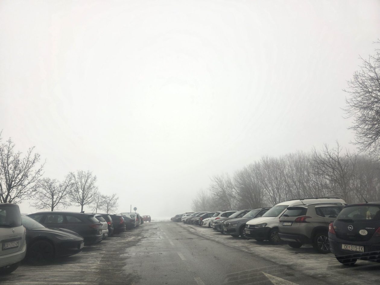 parkiralište bolnica snijeg gužva (15) parkiralište bolnica snijeg gužva (15)