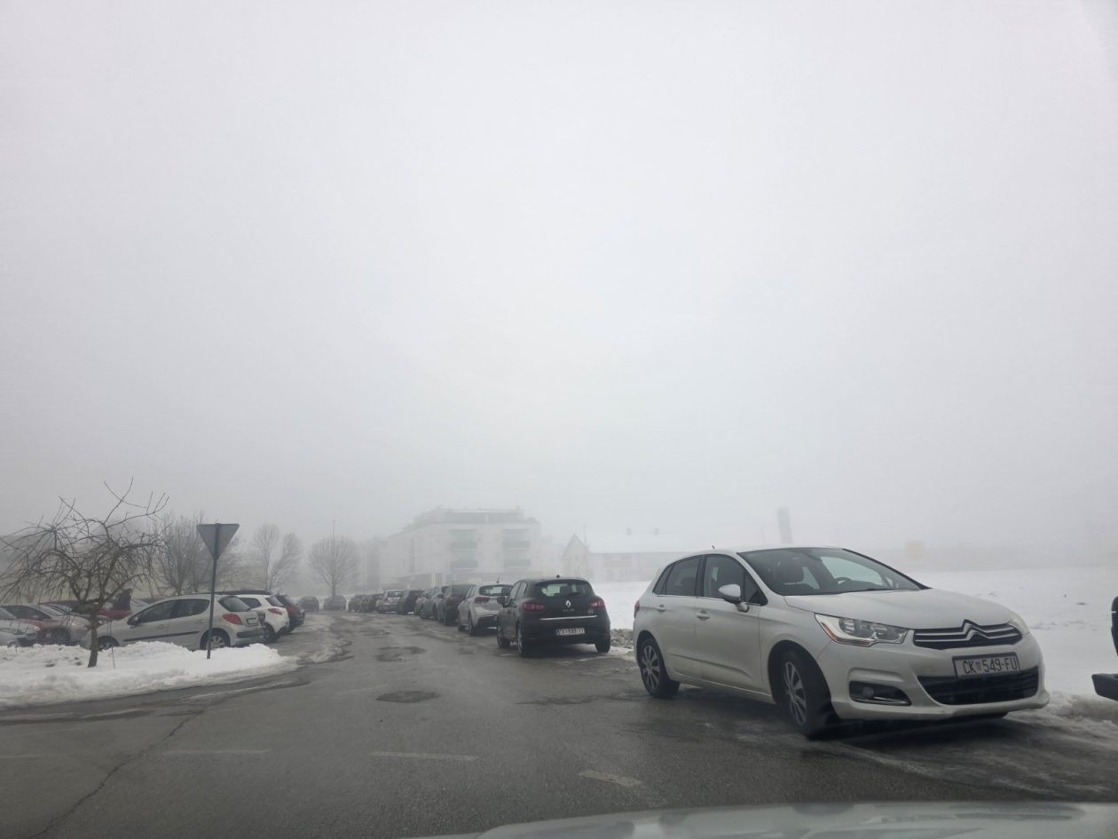 parkiralište bolnica snijeg gužva (19) parkiralište bolnica snijeg gužva (19)