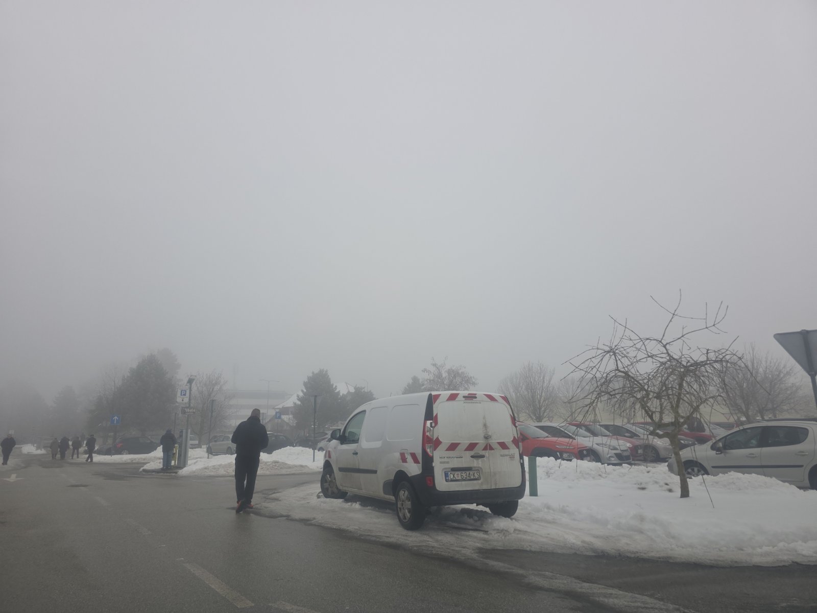 parkiralište bolnica snijeg gužva (20)