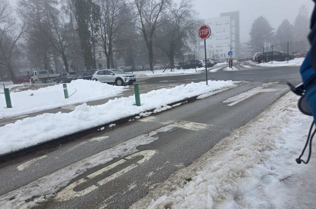 parkiralište bolnica snijeg gužva (21)
