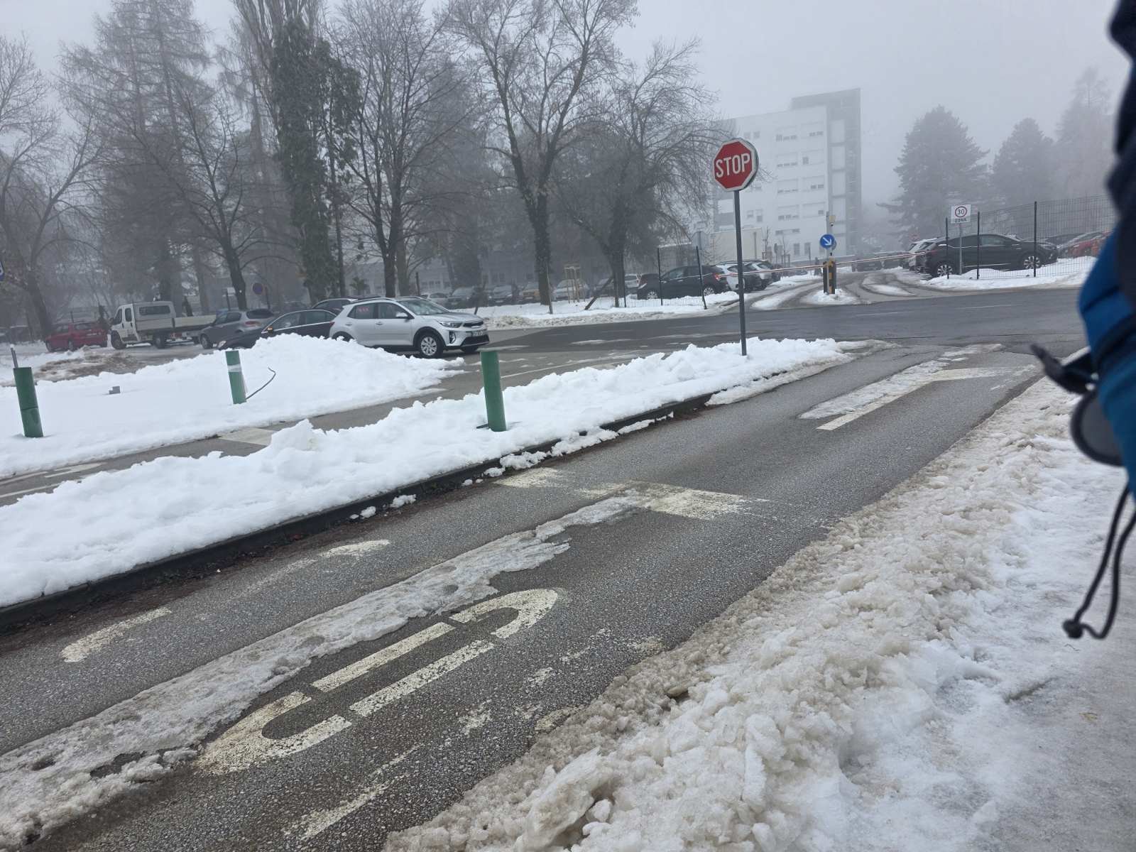 parkiralište bolnica snijeg gužva (21)