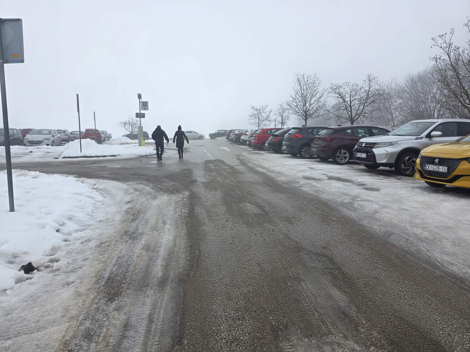 parkiralište bolnica snijeg gužva (22)