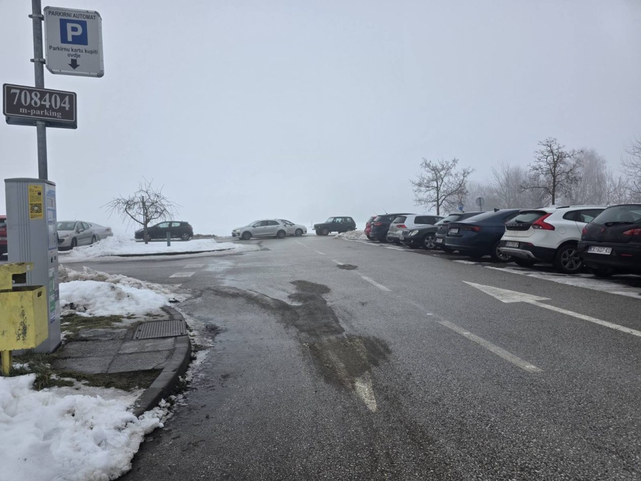 parkiralište bolnica snijeg gužva (23) parkiralište bolnica snijeg gužva (23)