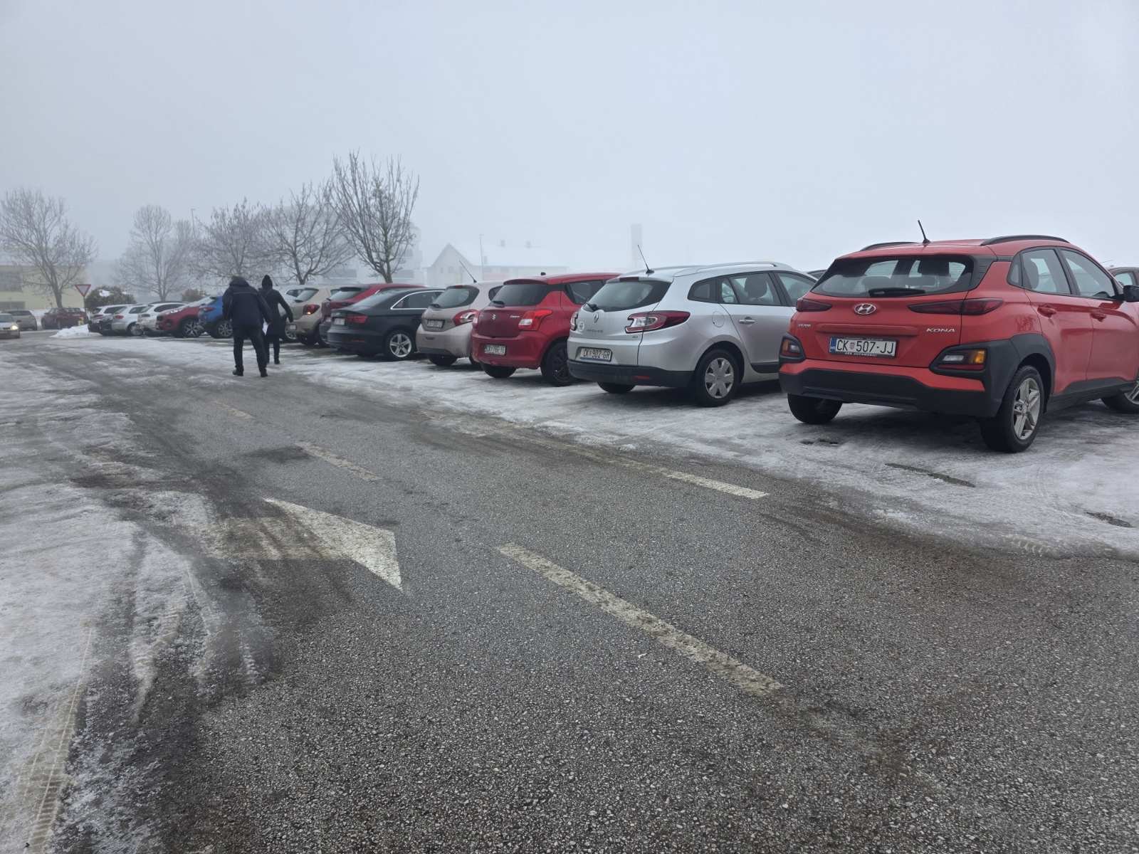 parkiralište bolnica snijeg gužva (24)