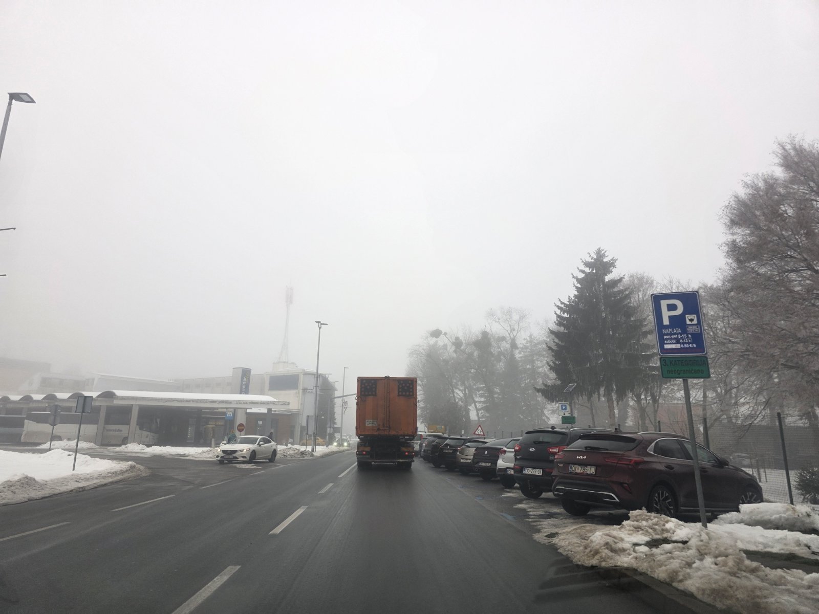 parkiralište bolnica snijeg gužva (25)