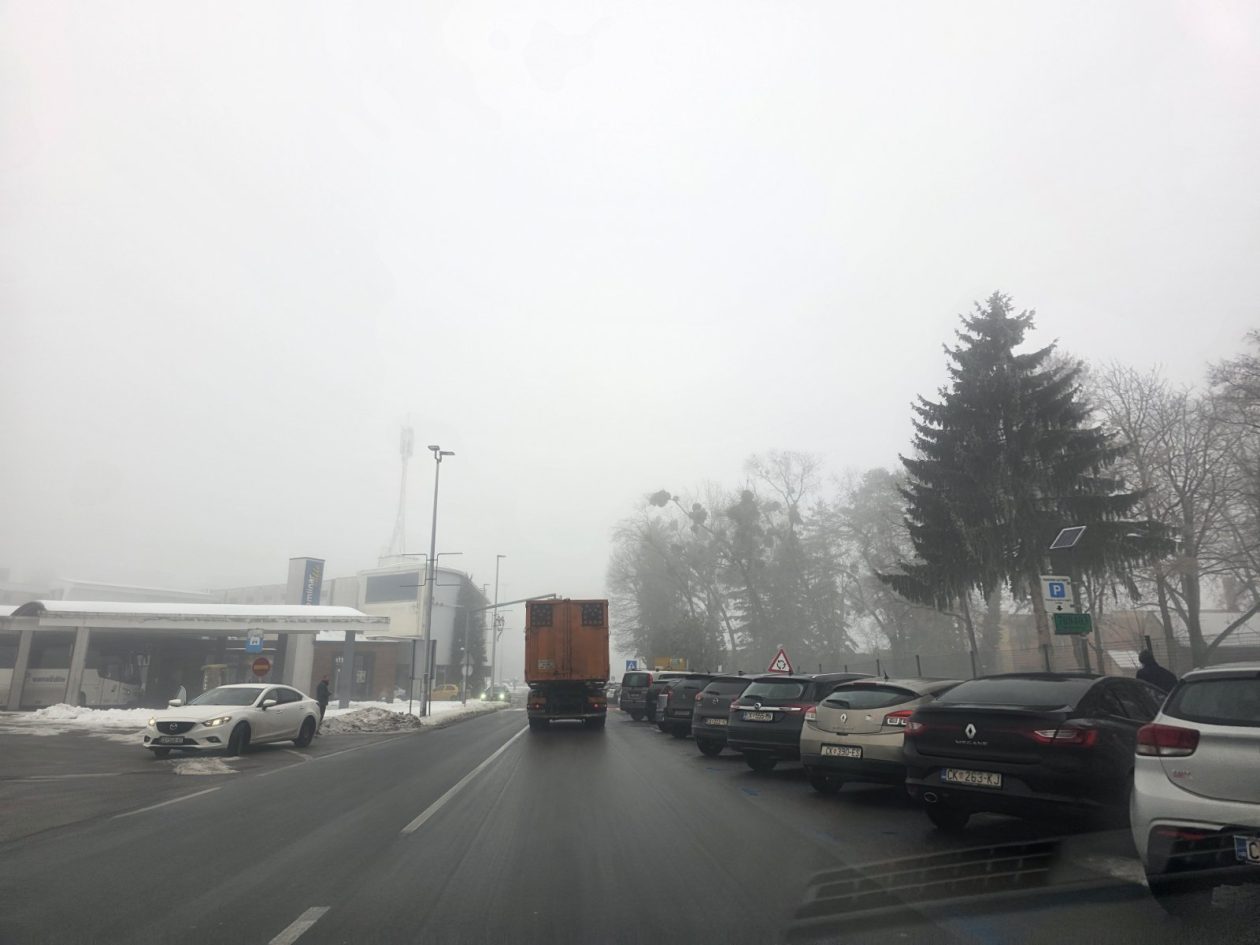 parkiralište bolnica snijeg gužva (26) parkiralište bolnica snijeg gužva (26)