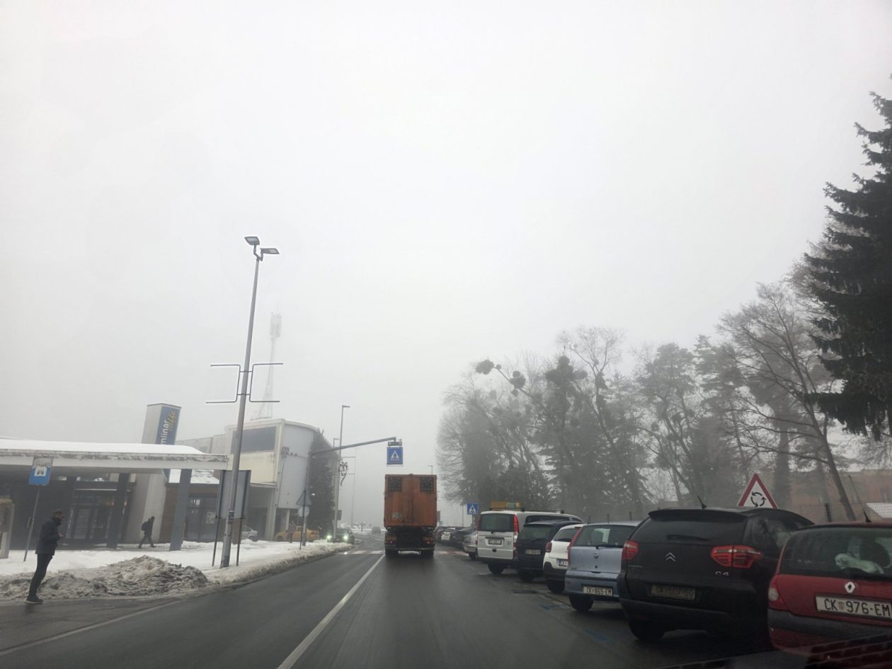 parkiralište bolnica snijeg gužva (27) parkiralište bolnica snijeg gužva (27)