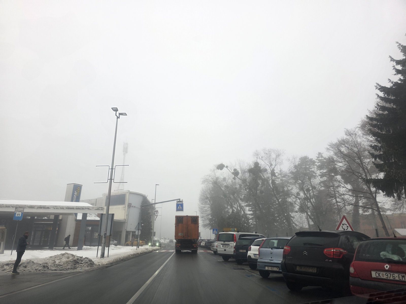 parkiralište bolnica snijeg gužva (27)