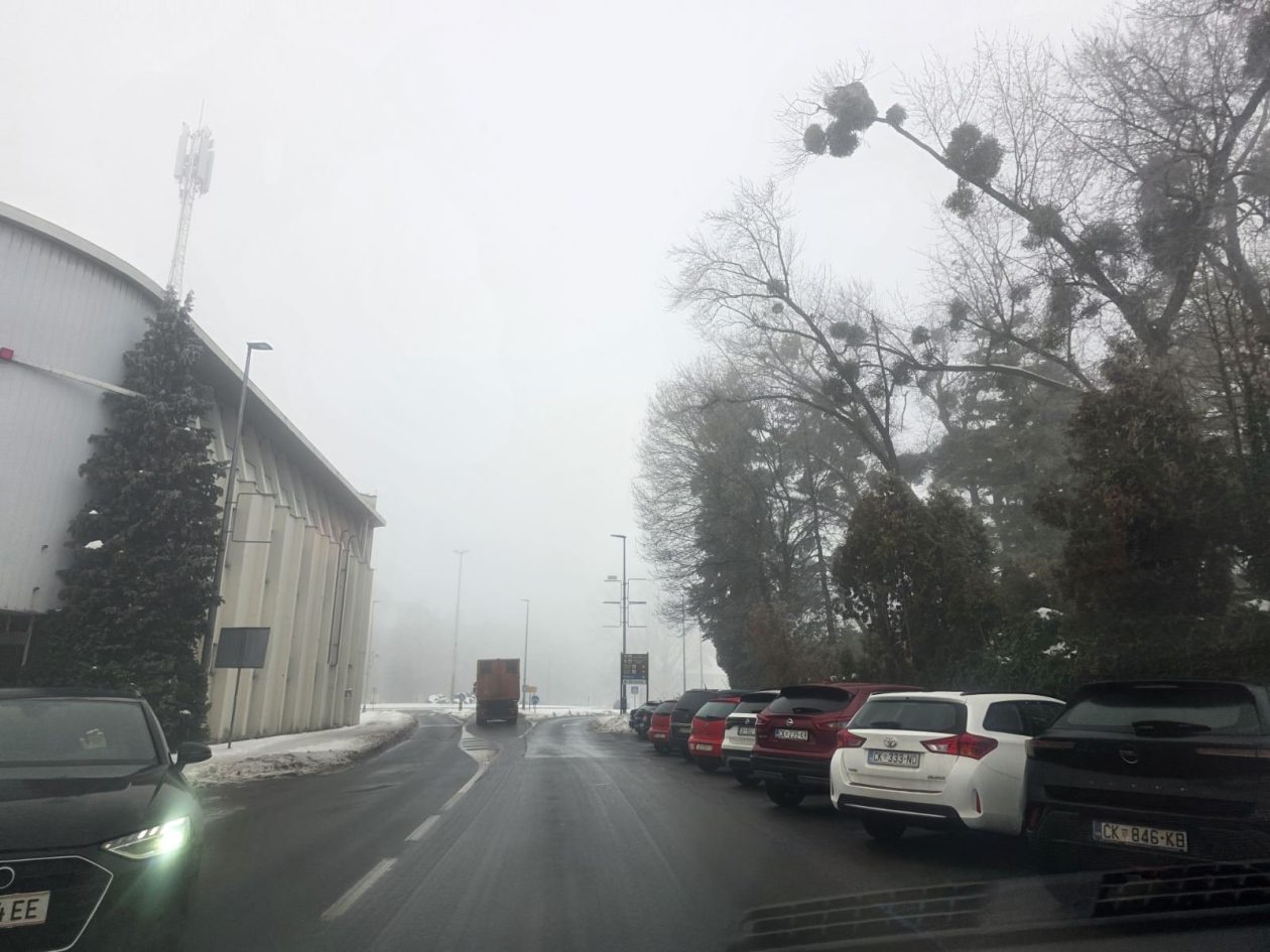 parkiralište bolnica snijeg gužva (29) parkiralište bolnica snijeg gužva (29)