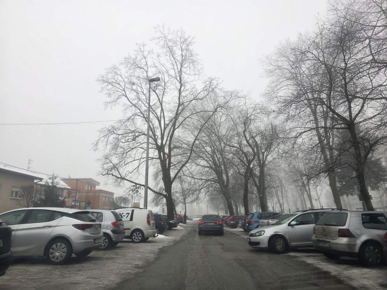 parkiralište bolnica snijeg gužva (3) parkiralište bolnica snijeg gužva (3)