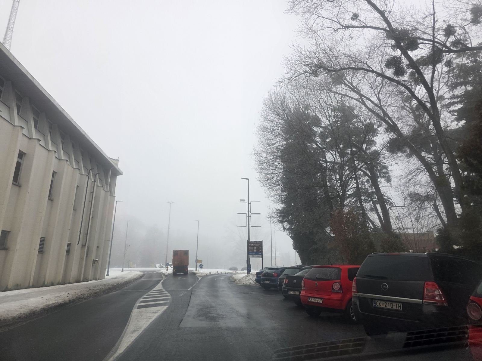 parkiralište bolnica snijeg gužva (30)