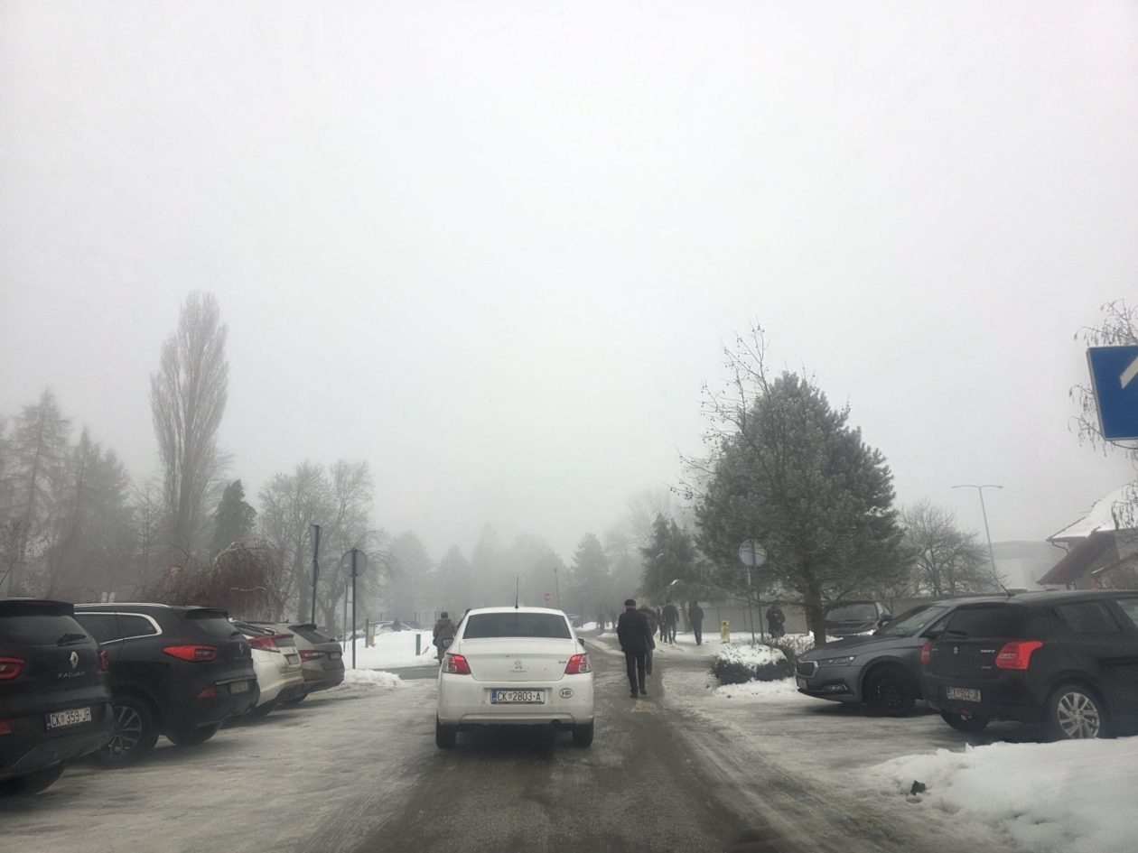 parkiralište bolnica snijeg gužva (7) parkiralište bolnica snijeg gužva (7)