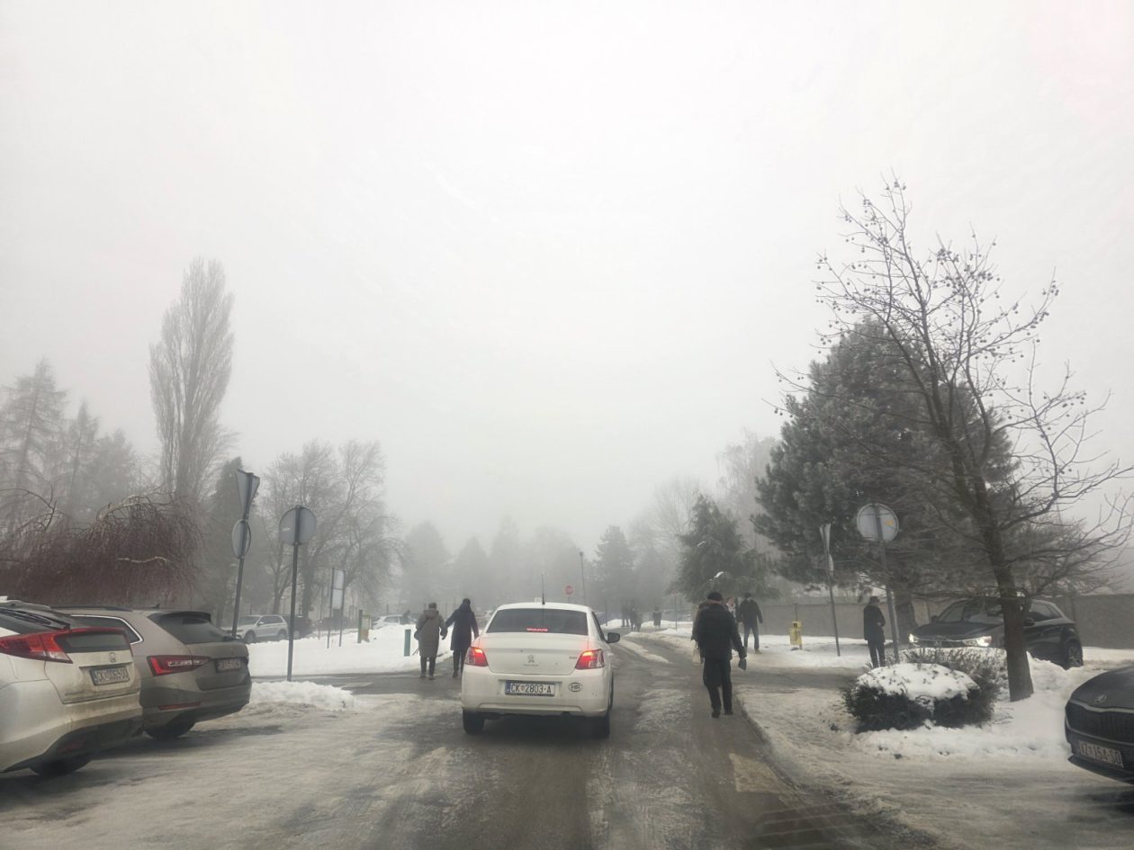 parkiralište bolnica snijeg gužva (8) parkiralište bolnica snijeg gužva (8)