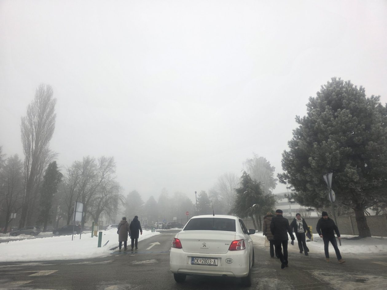 parkiralište bolnica snijeg gužva (9) parkiralište bolnica snijeg gužva (9)