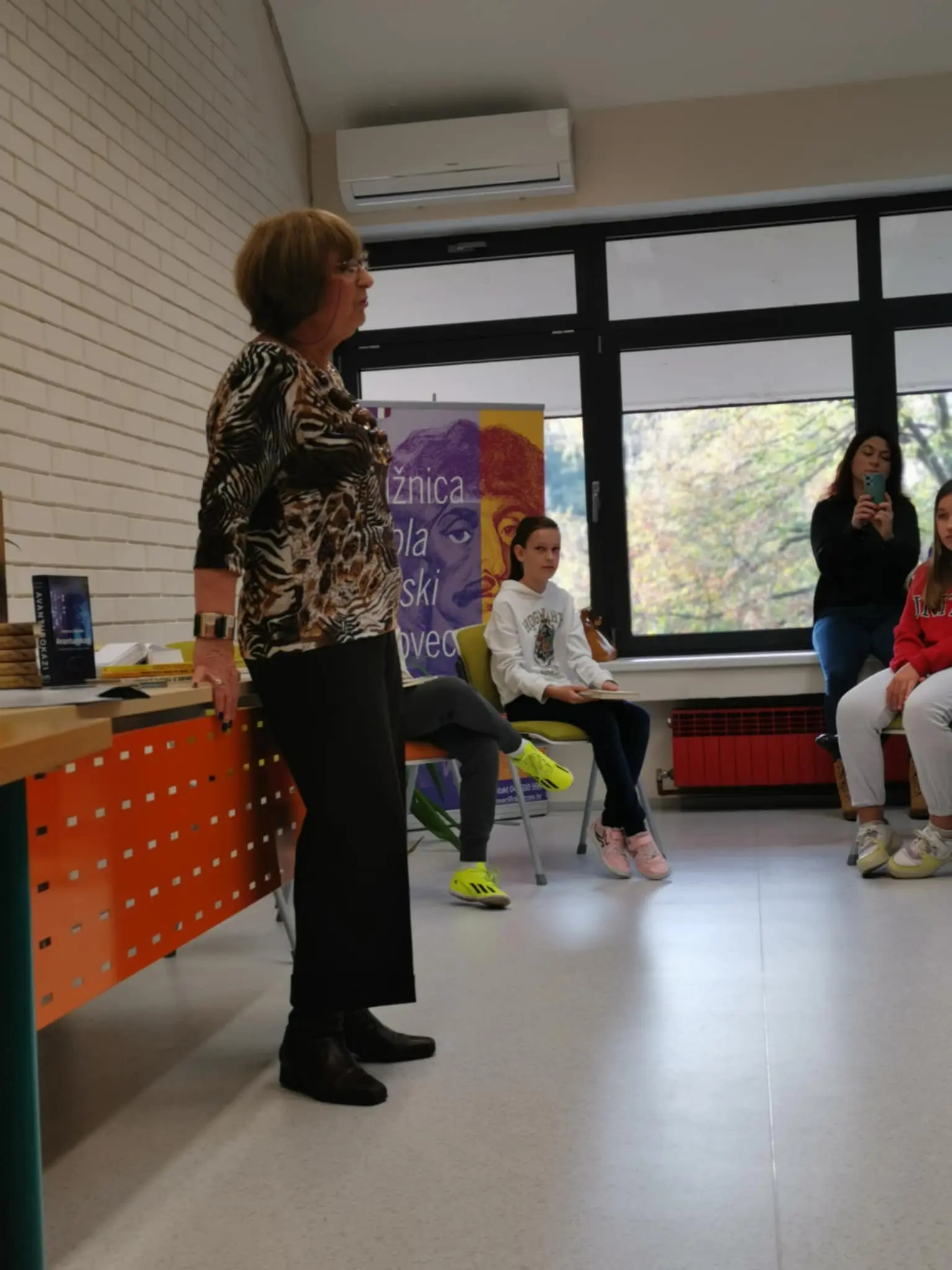 petrana sabolek u knjižnici (1)