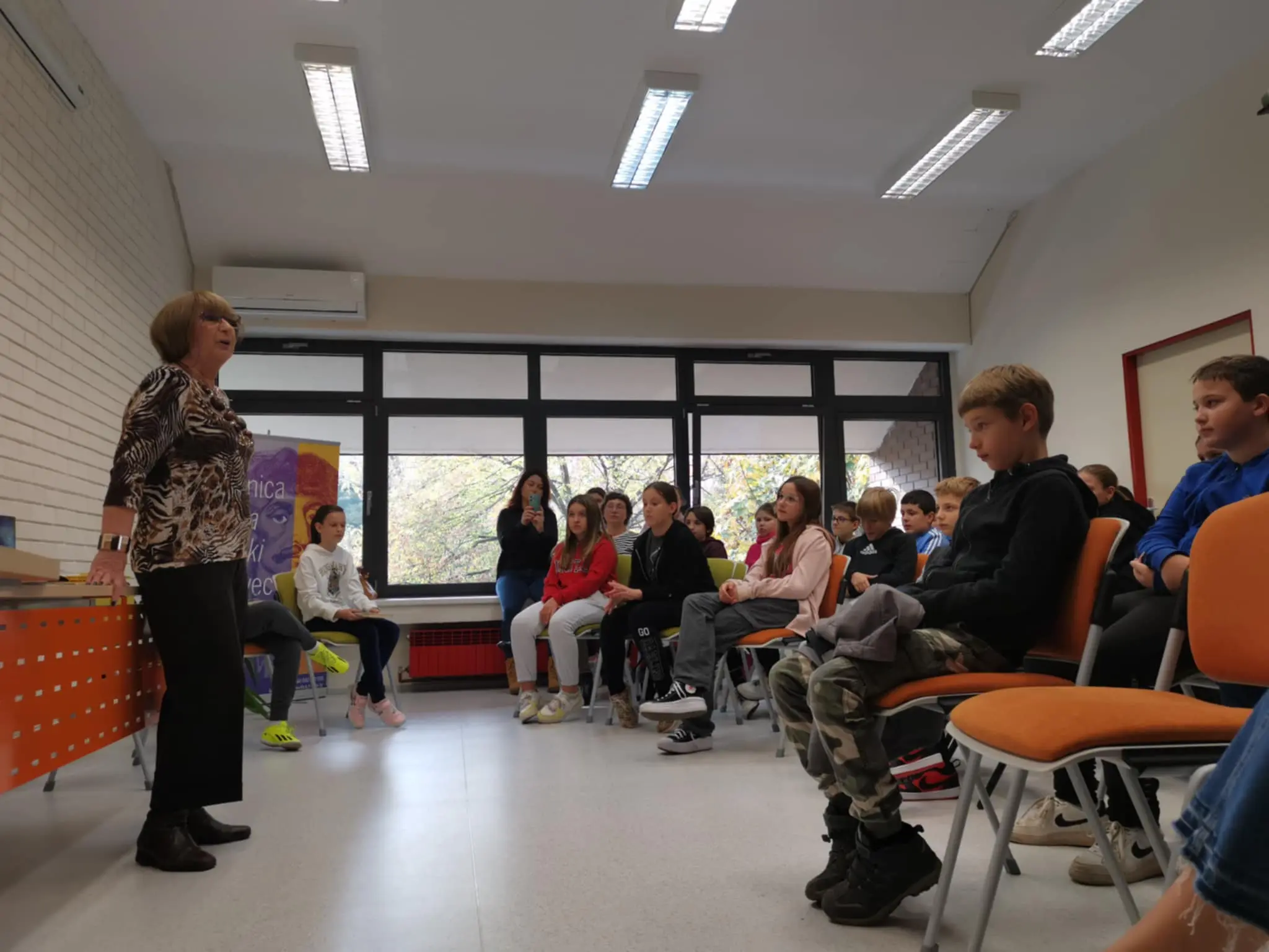 petrana sabolek u knjižnici (10)