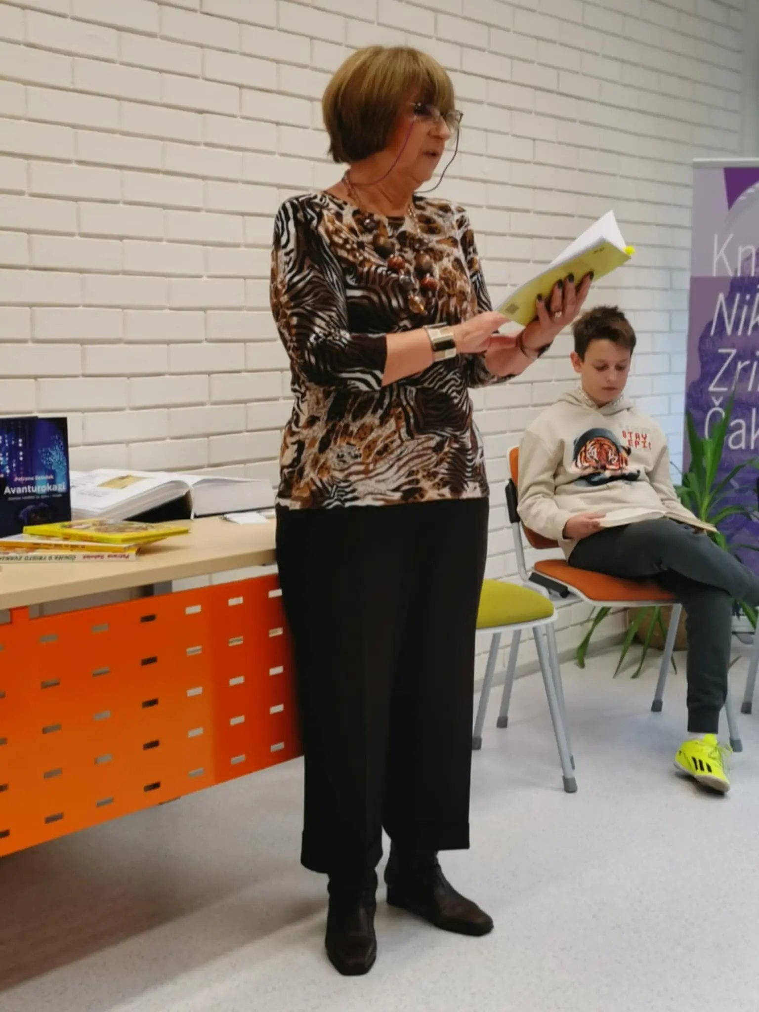 petrana sabolek u knjižnici (12)