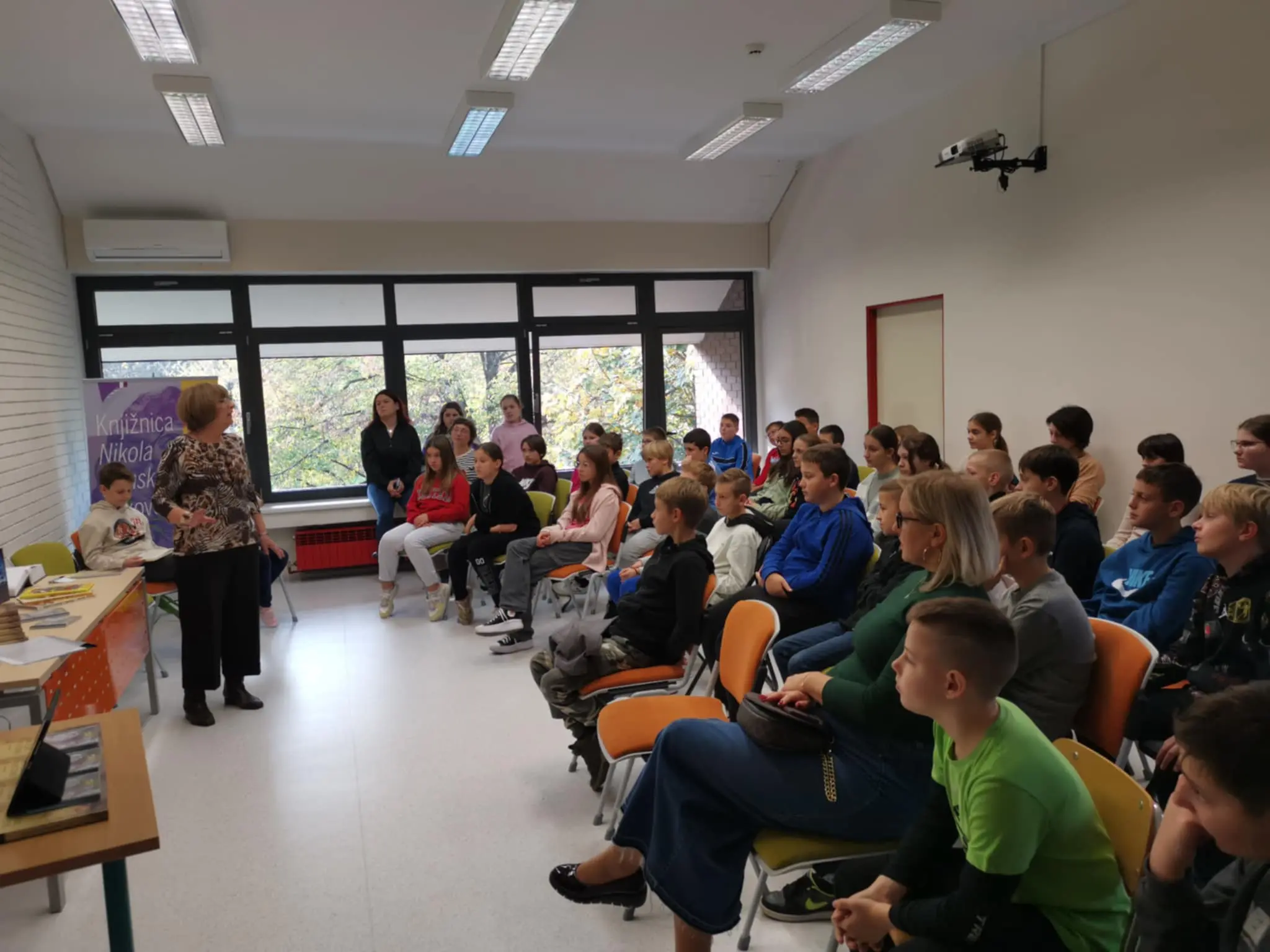 petrana sabolek u knjižnici (3)