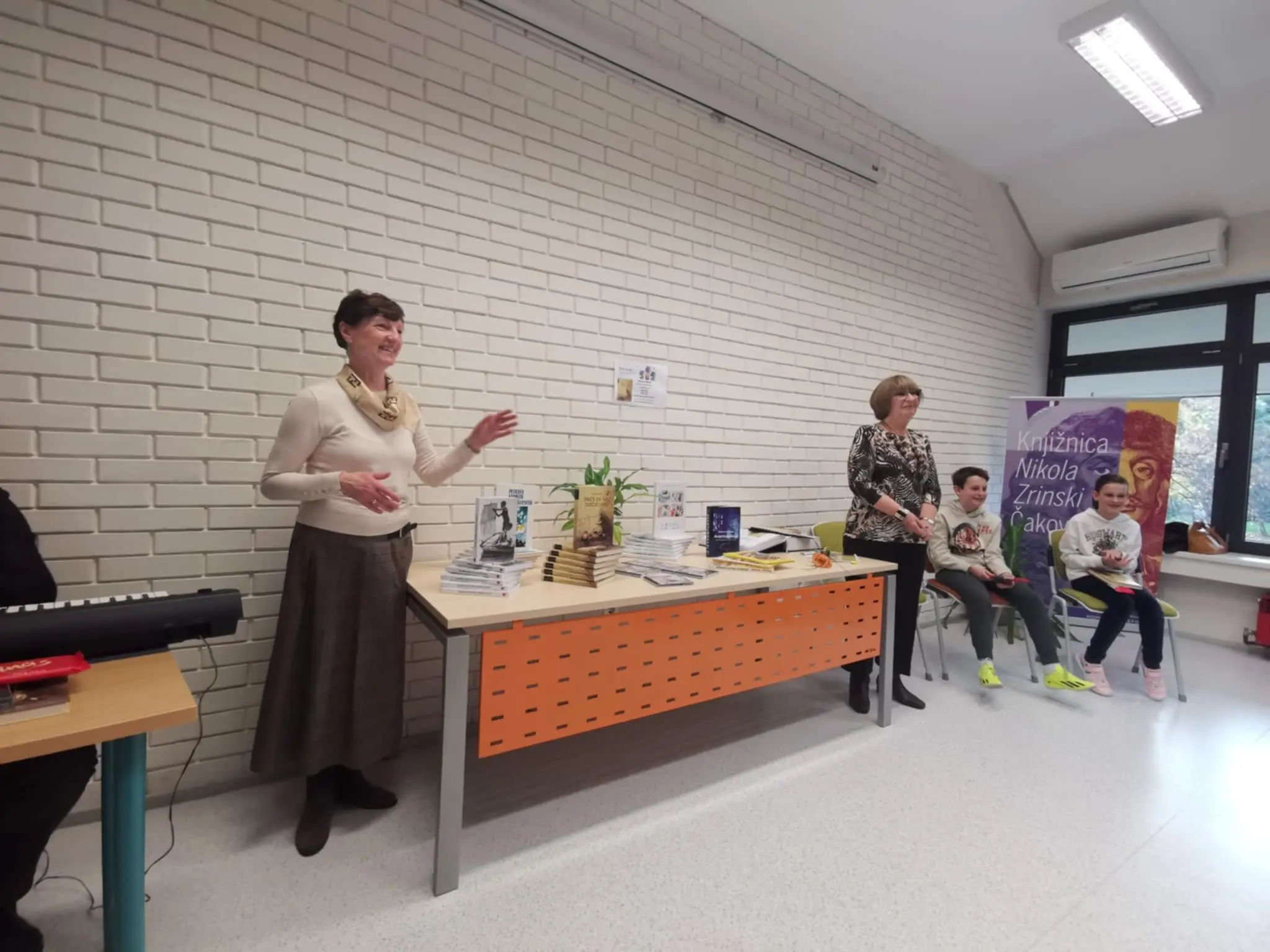 petrana sabolek u knjižnici (6)