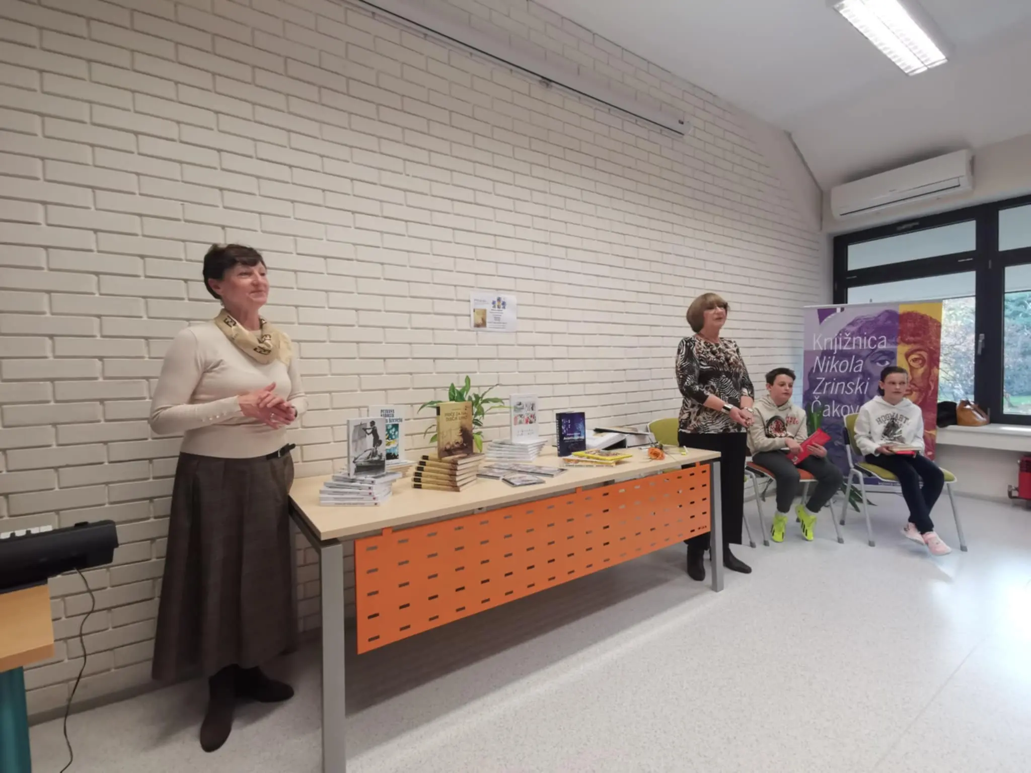 petrana sabolek u knjižnici (7)