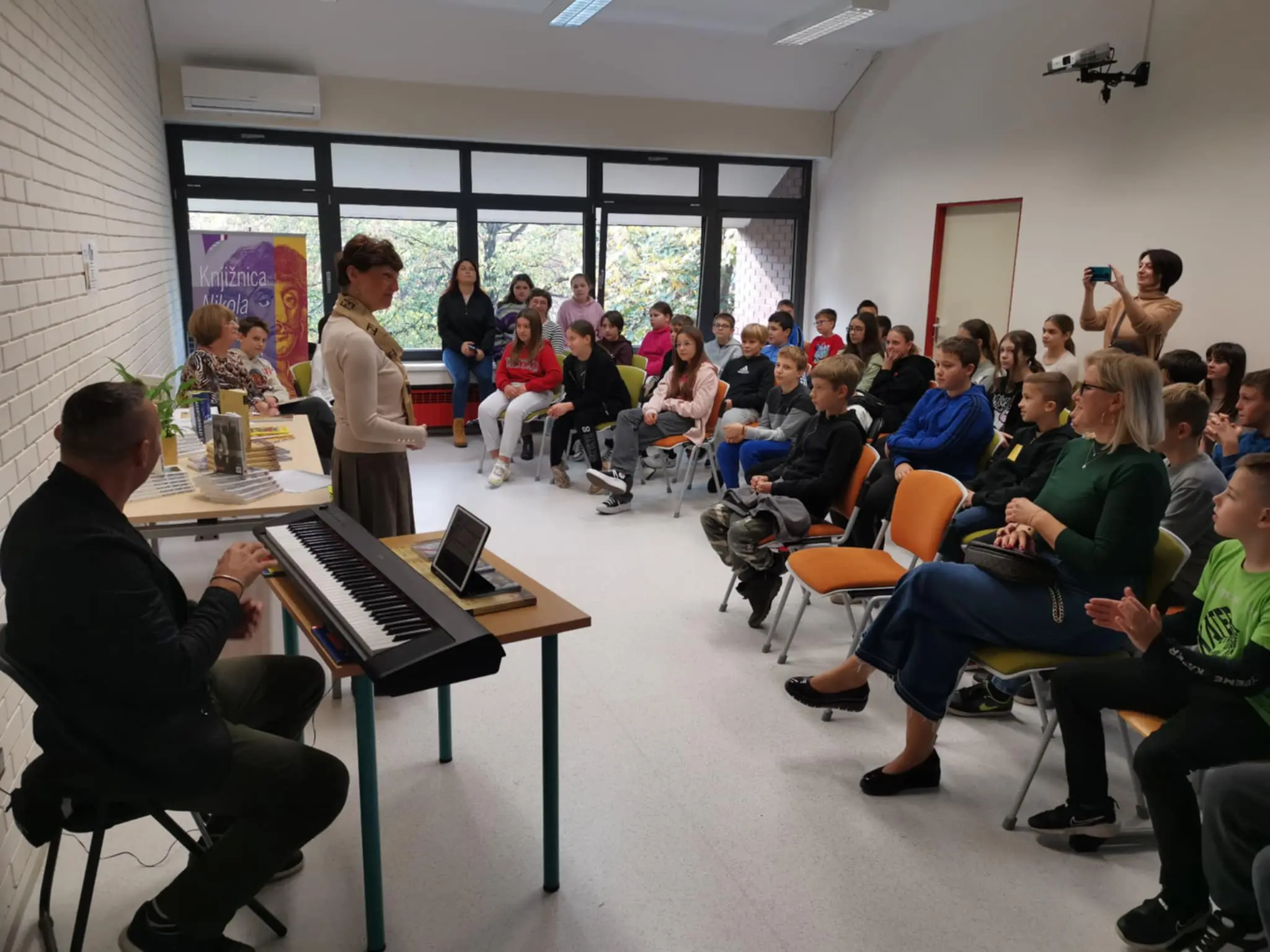 petrana sabolek u knjižnici (9)